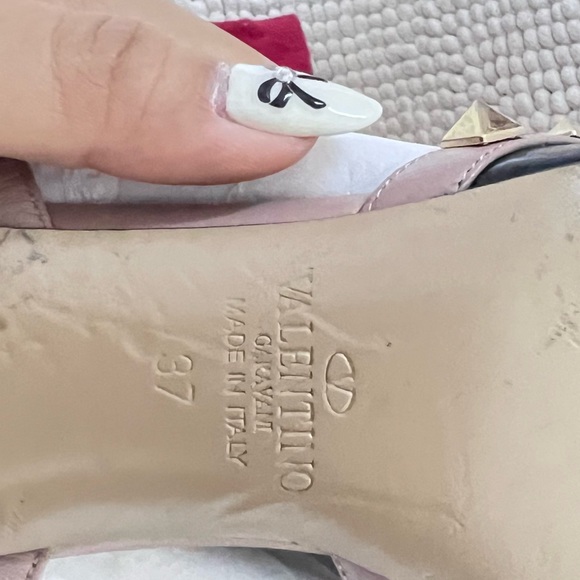 Valentino Garavani Rockstud Pointed Toe Pumps - Picture 6 of 6